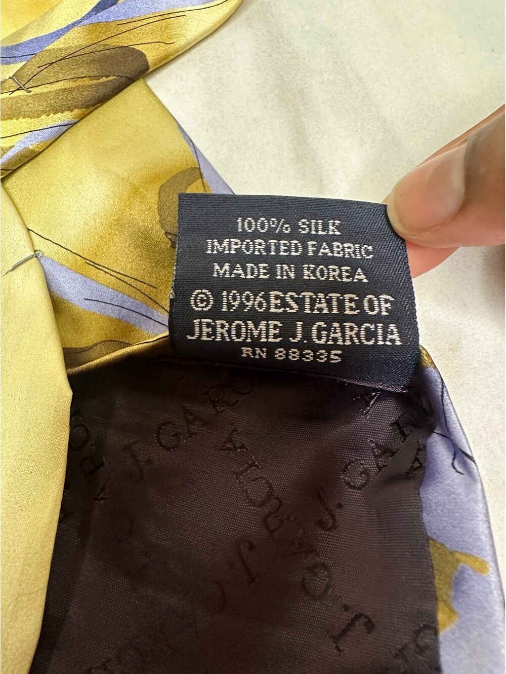 Vintage J. Garcia Banyan Tree Collection 14 gold abstract 100% silk necktie - Picture 4 of 4